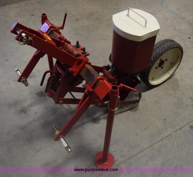image for item BH9246 International 185 planter