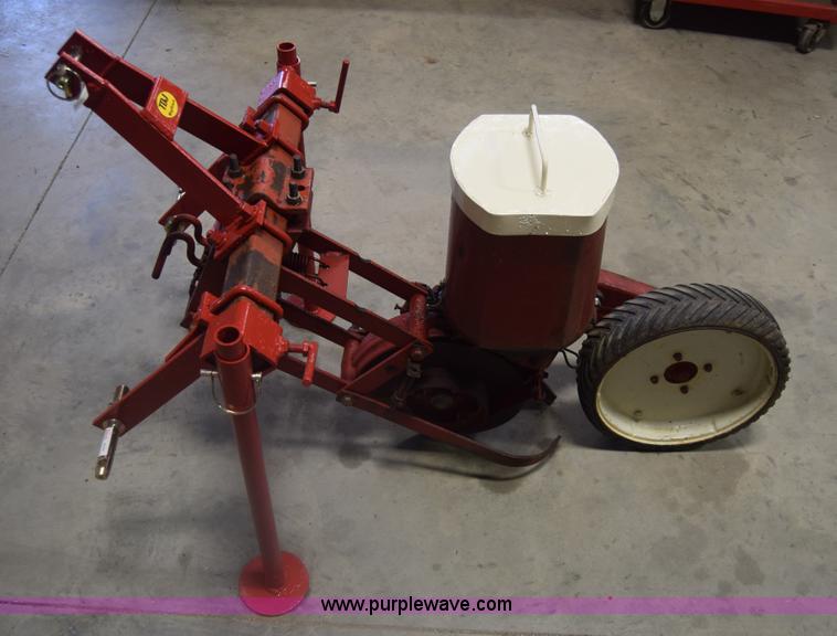 image for item BH9246 International 185 planter
