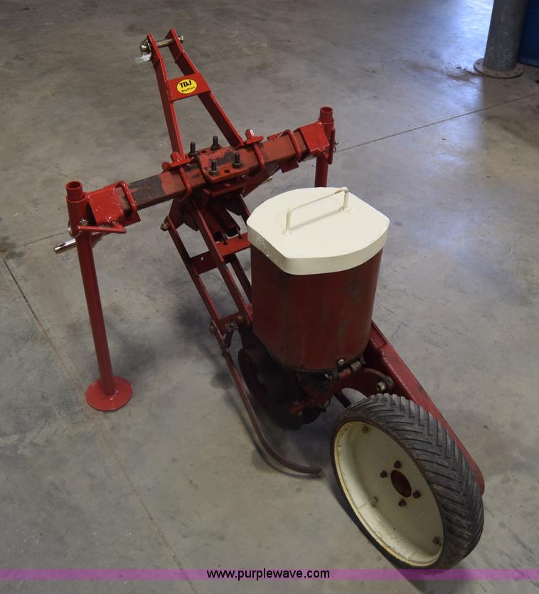 image for item BH9246 International 185 planter