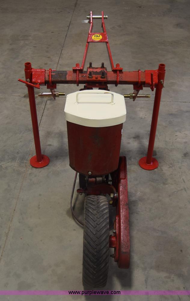 image for item BH9246 International 185 planter