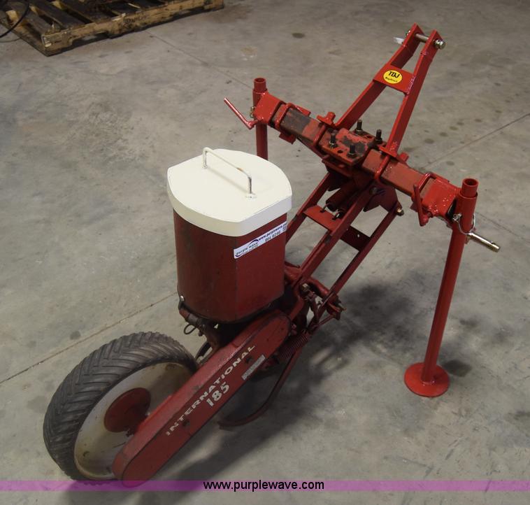 image for item BH9246 International 185 planter