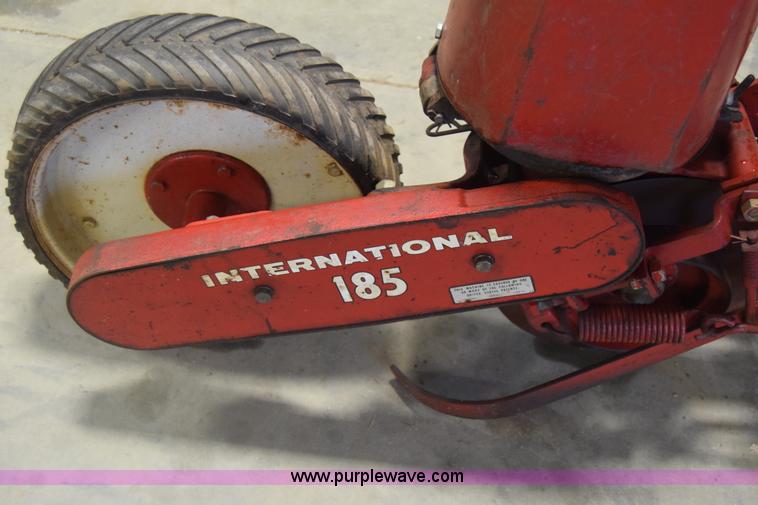 image for item BH9246 International 185 planter
