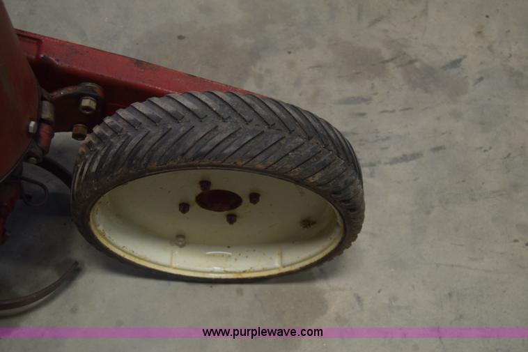 image for item BH9246 International 185 planter