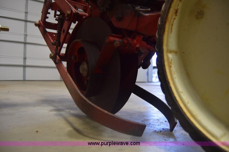 image for item BH9246 International 185 planter