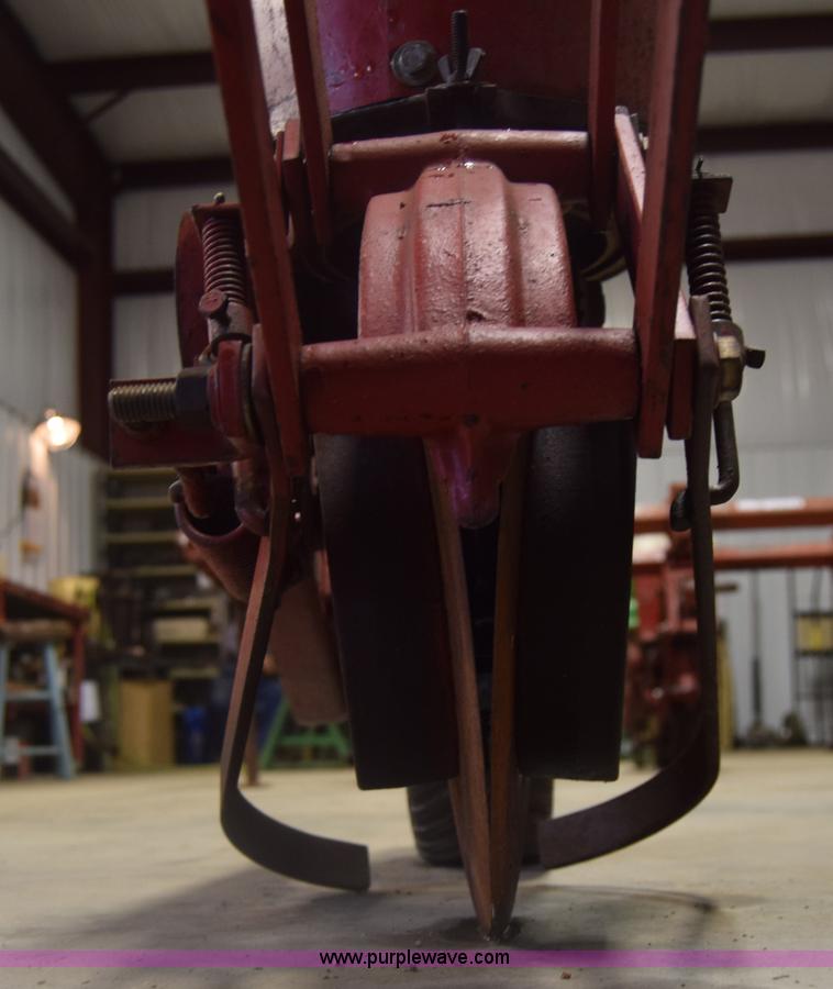 image for item BH9246 International 185 planter