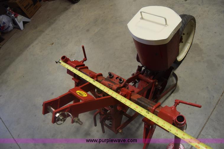 image for item BH9246 International 185 planter