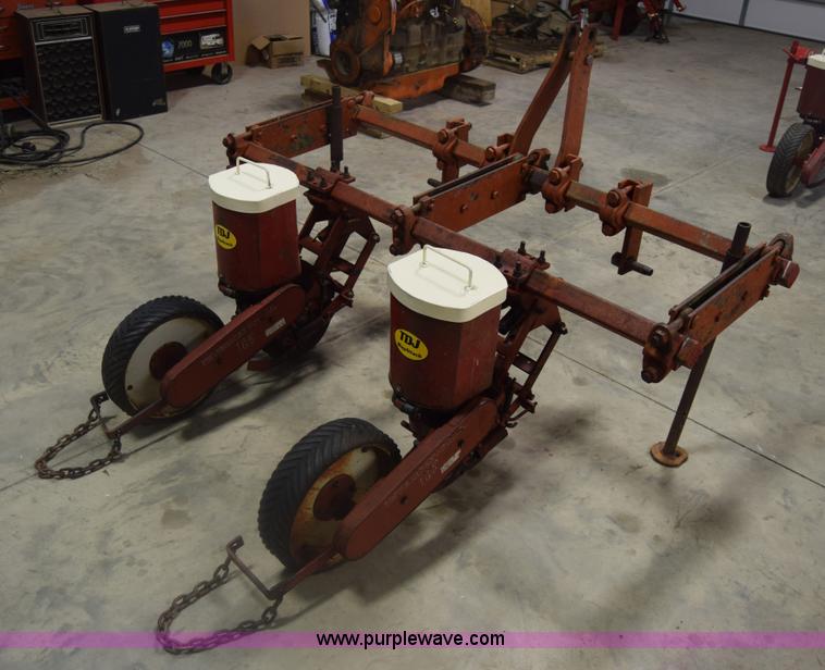 image for item BH9247 International 185 planter