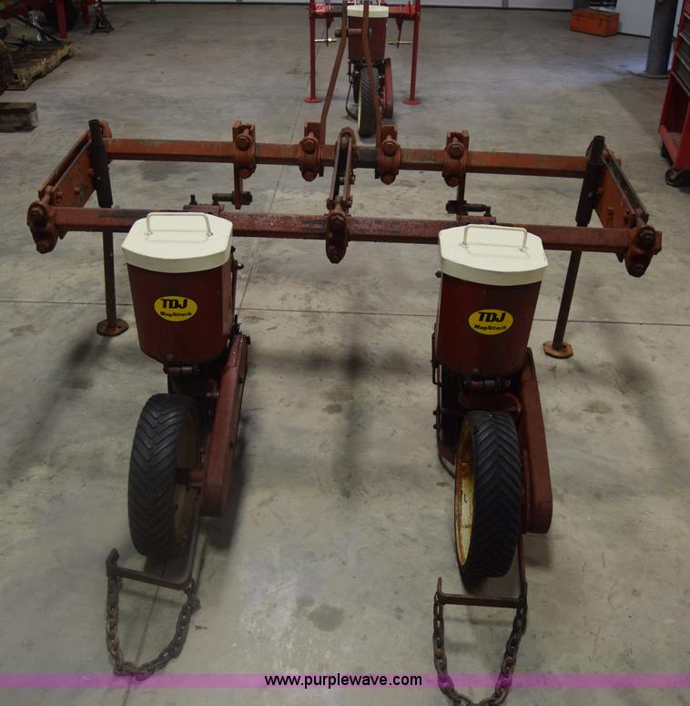 image for item BH9247 International 185 planter