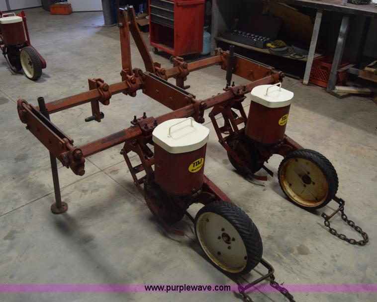 image for item BH9247 International 185 planter