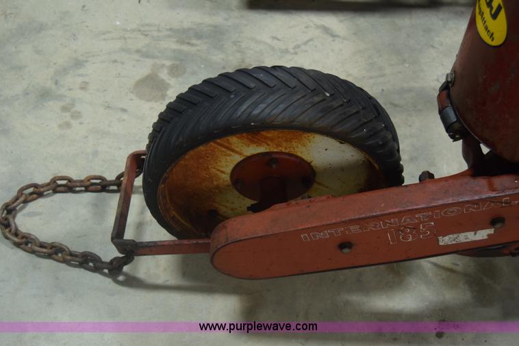 image for item BH9247 International 185 planter