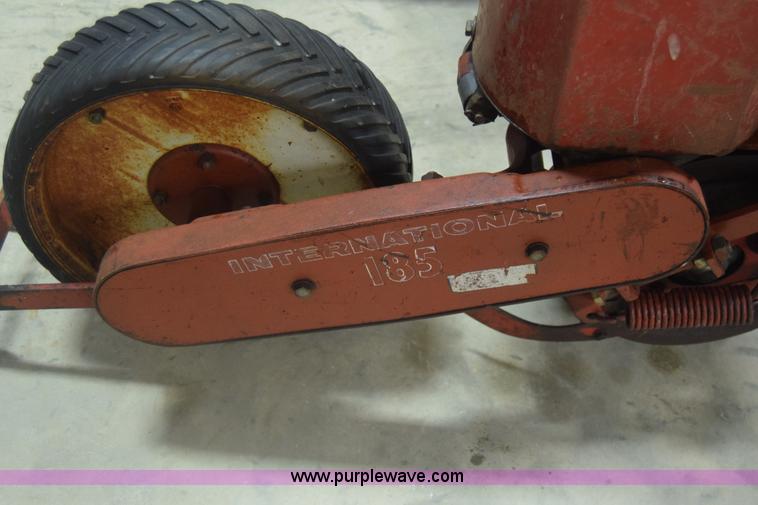 image for item BH9247 International 185 planter