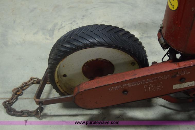 image for item BH9247 International 185 planter