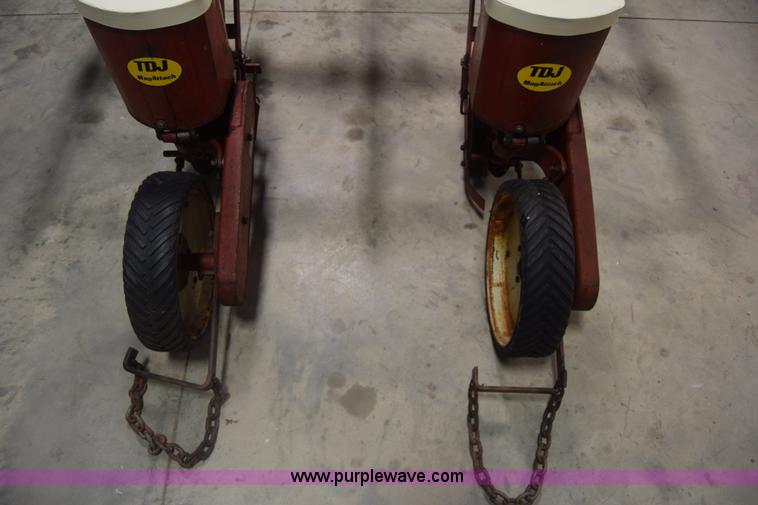 image for item BH9247 International 185 planter