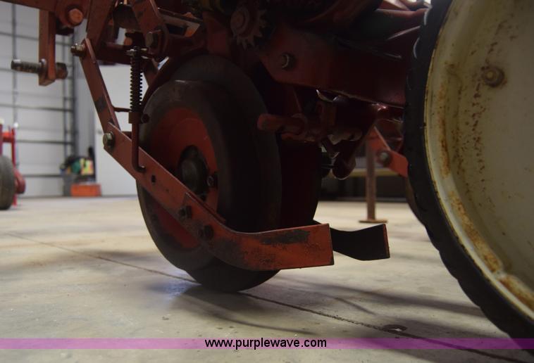 image for item BH9247 International 185 planter