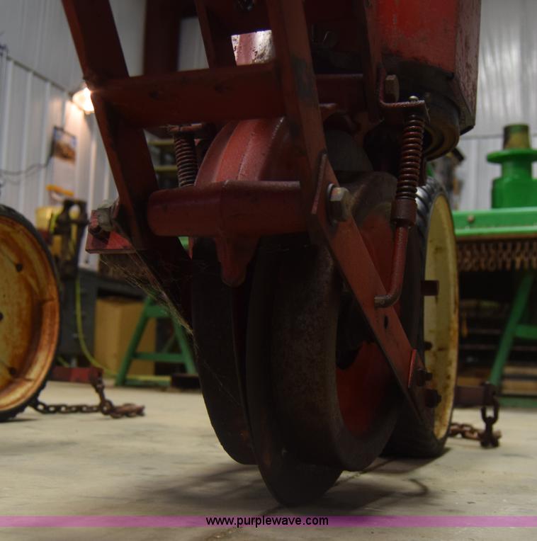 image for item BH9247 International 185 planter