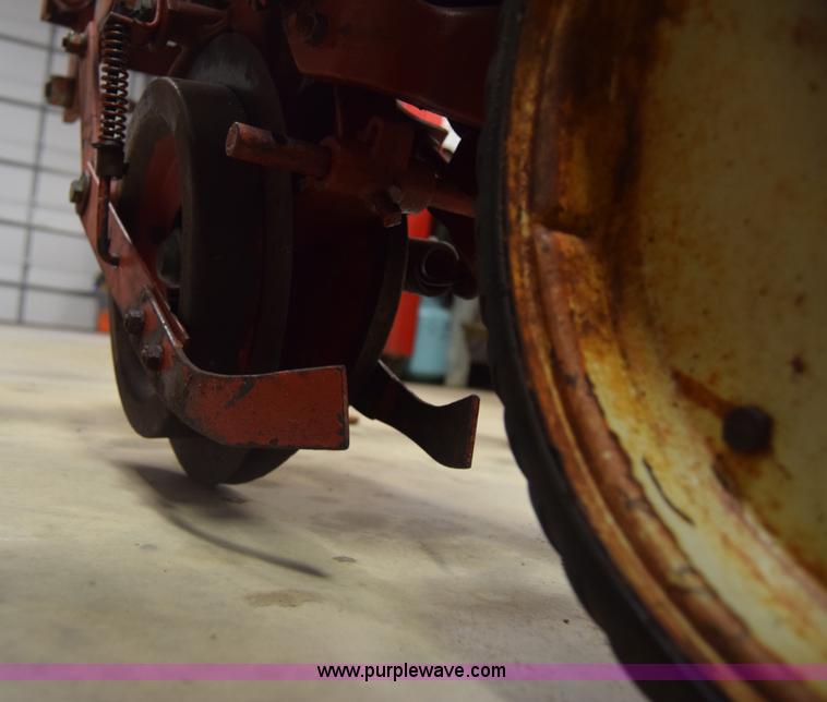 image for item BH9247 International 185 planter