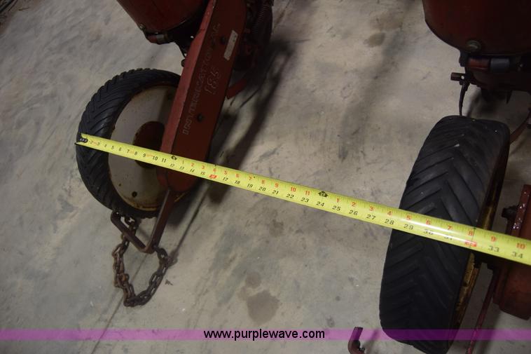 image for item BH9247 International 185 planter