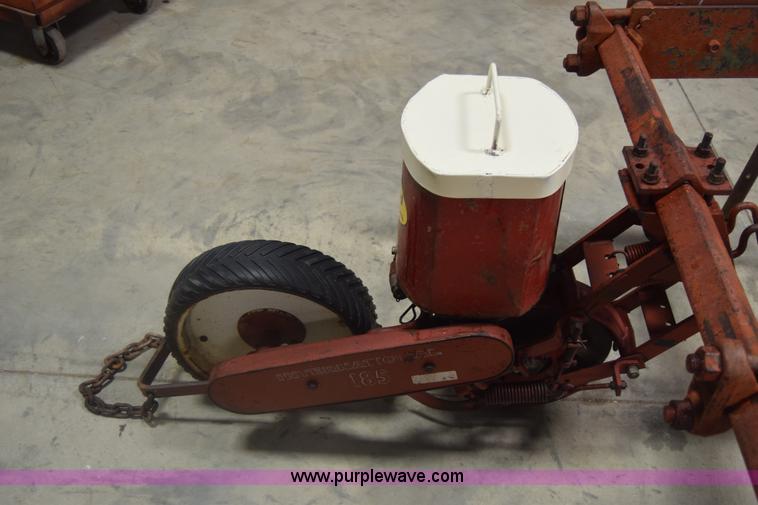 image for item BH9247 International 185 planter