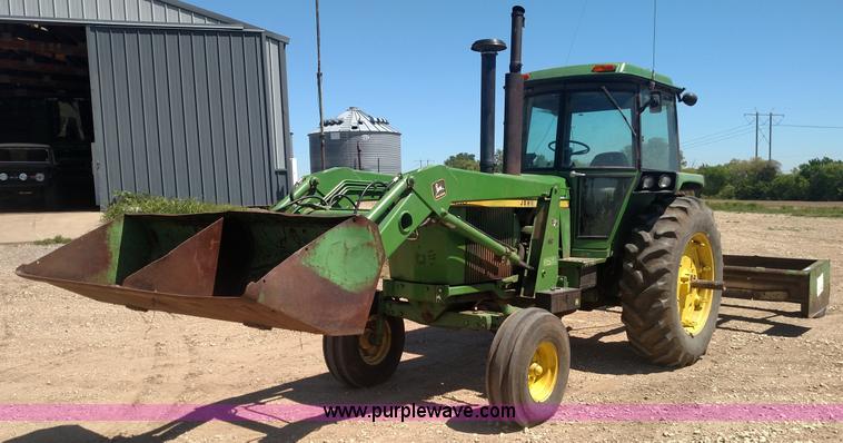 image for item BY9250 1976 John Deere 4430 tractor