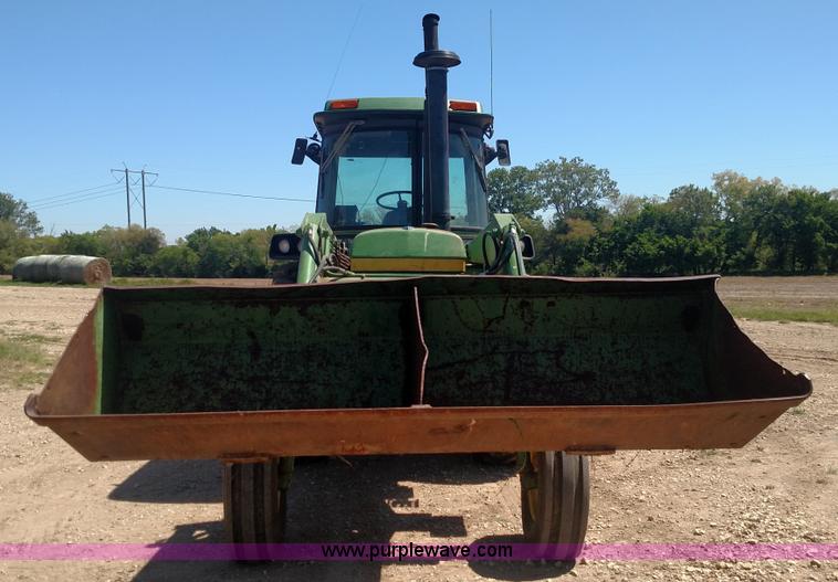 image for item BY9250 1976 John Deere 4430 tractor