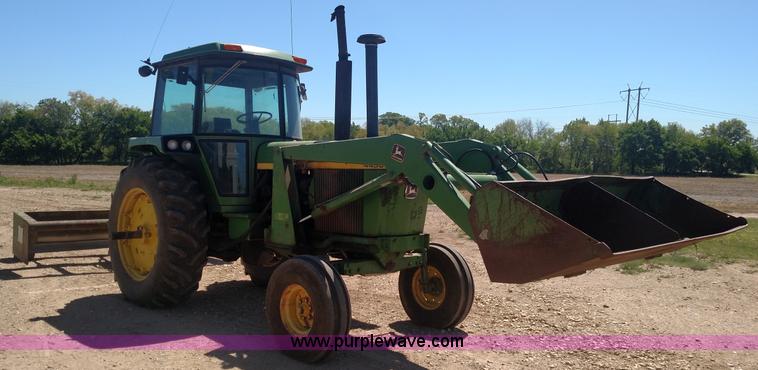 image for item BY9250 1976 John Deere 4430 tractor