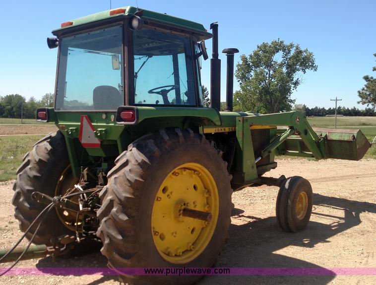 image for item BY9250 1976 John Deere 4430 tractor