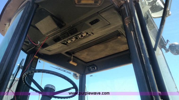 image for item BY9250 1976 John Deere 4430 tractor