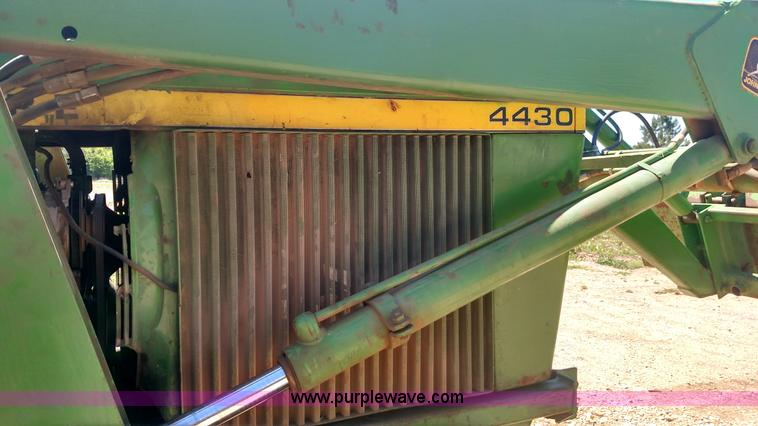 image for item BY9250 1976 John Deere 4430 tractor