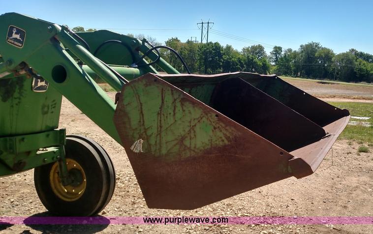 image for item BY9250 1976 John Deere 4430 tractor