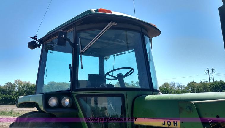 image for item BY9250 1976 John Deere 4430 tractor
