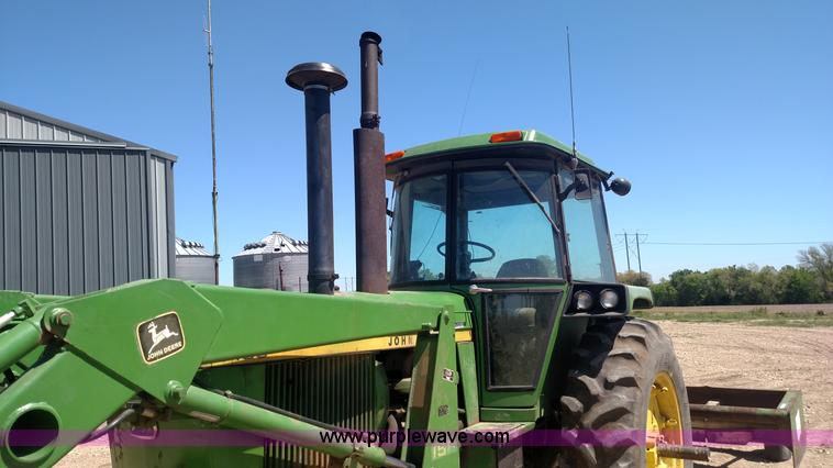 image for item BY9250 1976 John Deere 4430 tractor