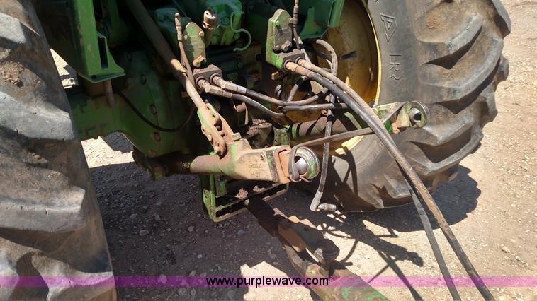 image for item BY9250 1976 John Deere 4430 tractor