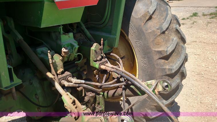 image for item BY9250 1976 John Deere 4430 tractor