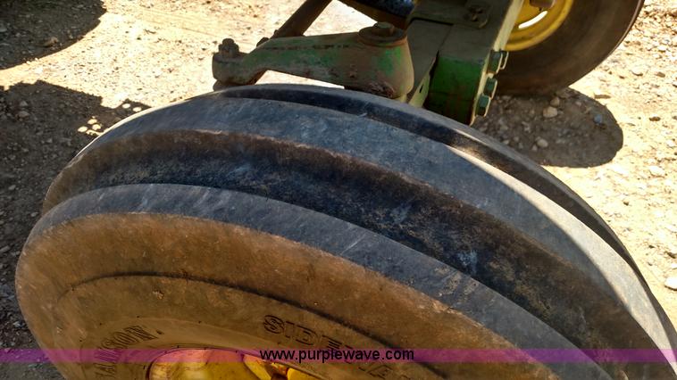 image for item BY9250 1976 John Deere 4430 tractor