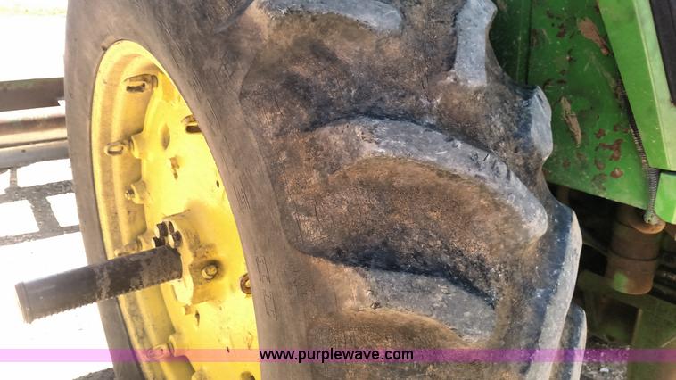 image for item BY9250 1976 John Deere 4430 tractor