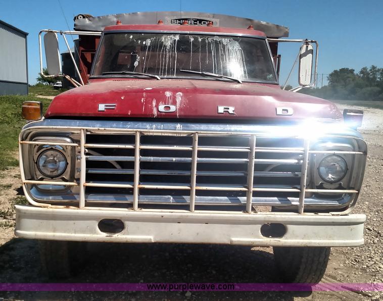 image for item BY9251 1975 Ford F600 grain truck