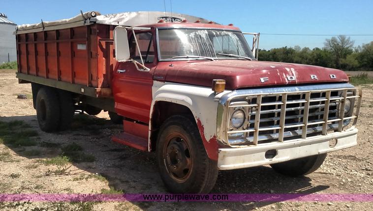 image for item BY9251 1975 Ford F600 grain truck