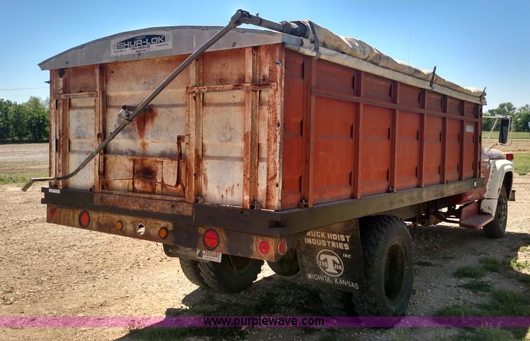 image for item BY9251 1975 Ford F600 grain truck
