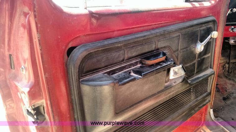 image for item BY9251 1975 Ford F600 grain truck