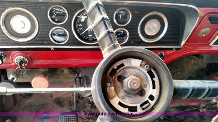 image for item BY9251 1975 Ford F600 grain truck