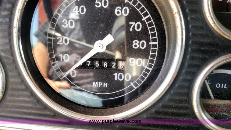 image for item BY9251 1975 Ford F600 grain truck