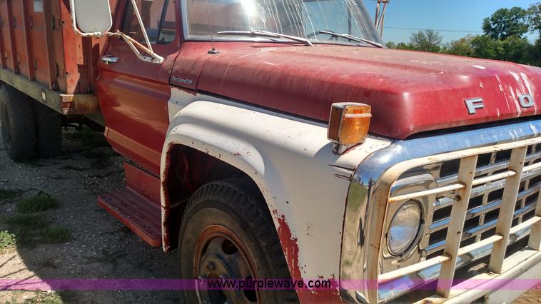 image for item BY9251 1975 Ford F600 grain truck