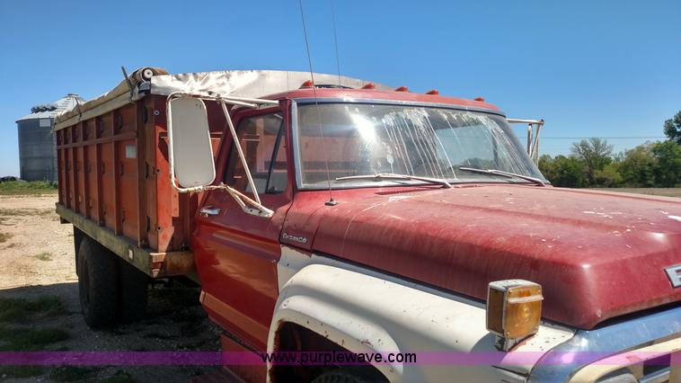 image for item BY9251 1975 Ford F600 grain truck