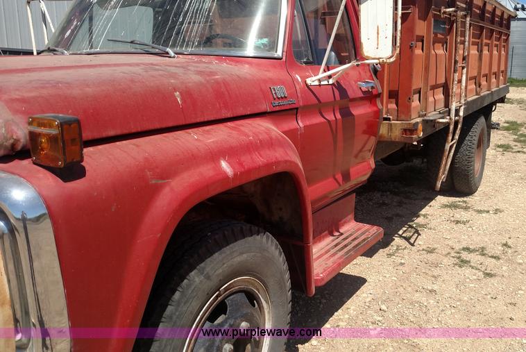 image for item BY9251 1975 Ford F600 grain truck
