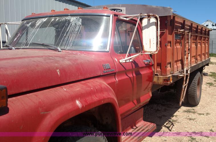 image for item BY9251 1975 Ford F600 grain truck