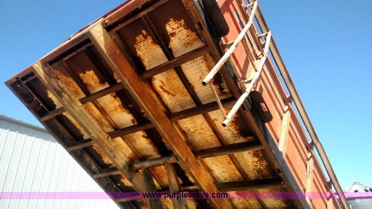 image for item BY9251 1975 Ford F600 grain truck