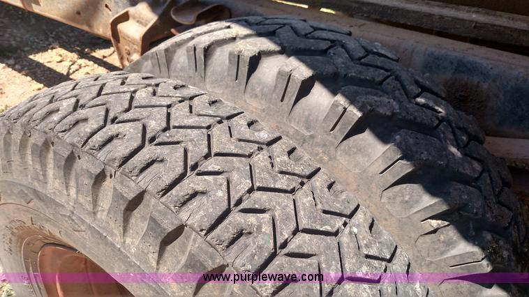 image for item BY9251 1975 Ford F600 grain truck