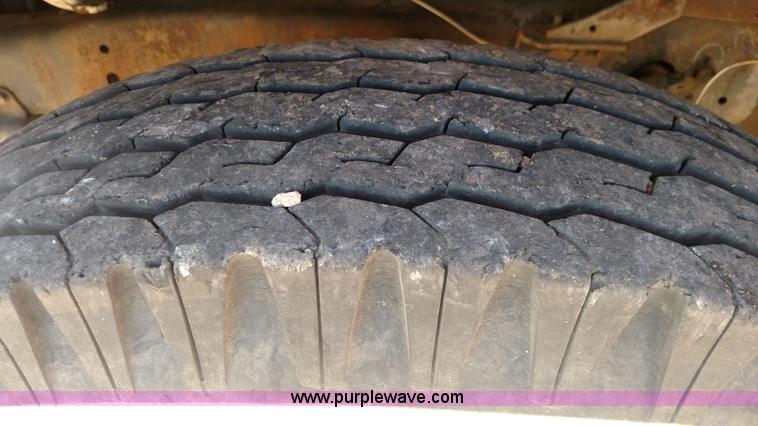 image for item BY9251 1975 Ford F600 grain truck