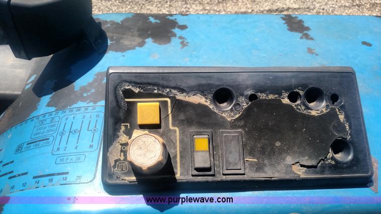 image for item BY9254 1996 Ford 7840SL tractor