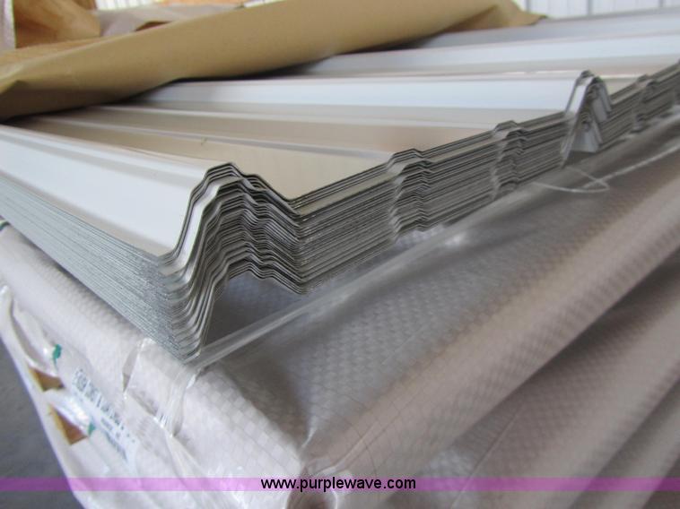 image for item F1352 (60) sheets of metal siding/roofing